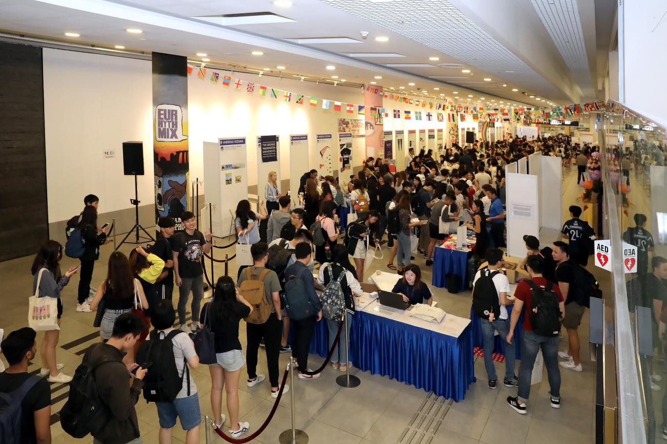 GOING GLOBAL AT SMU’S STUDY ABROAD FAIR 2020